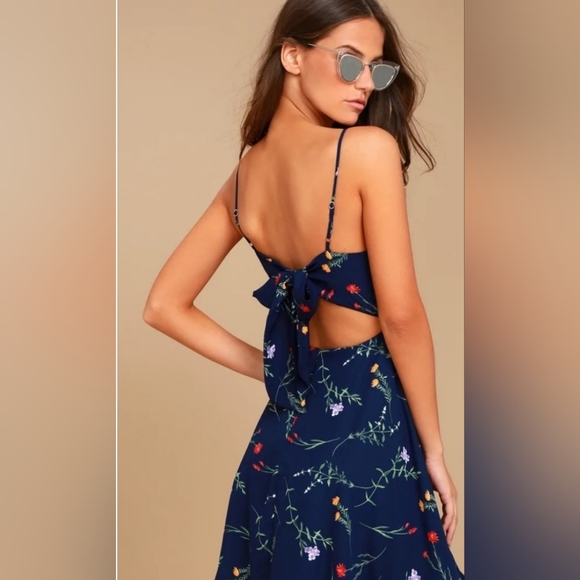 SOLD NWT Lulu’s blue and floral skater dress size medium - Picture 2 of 11